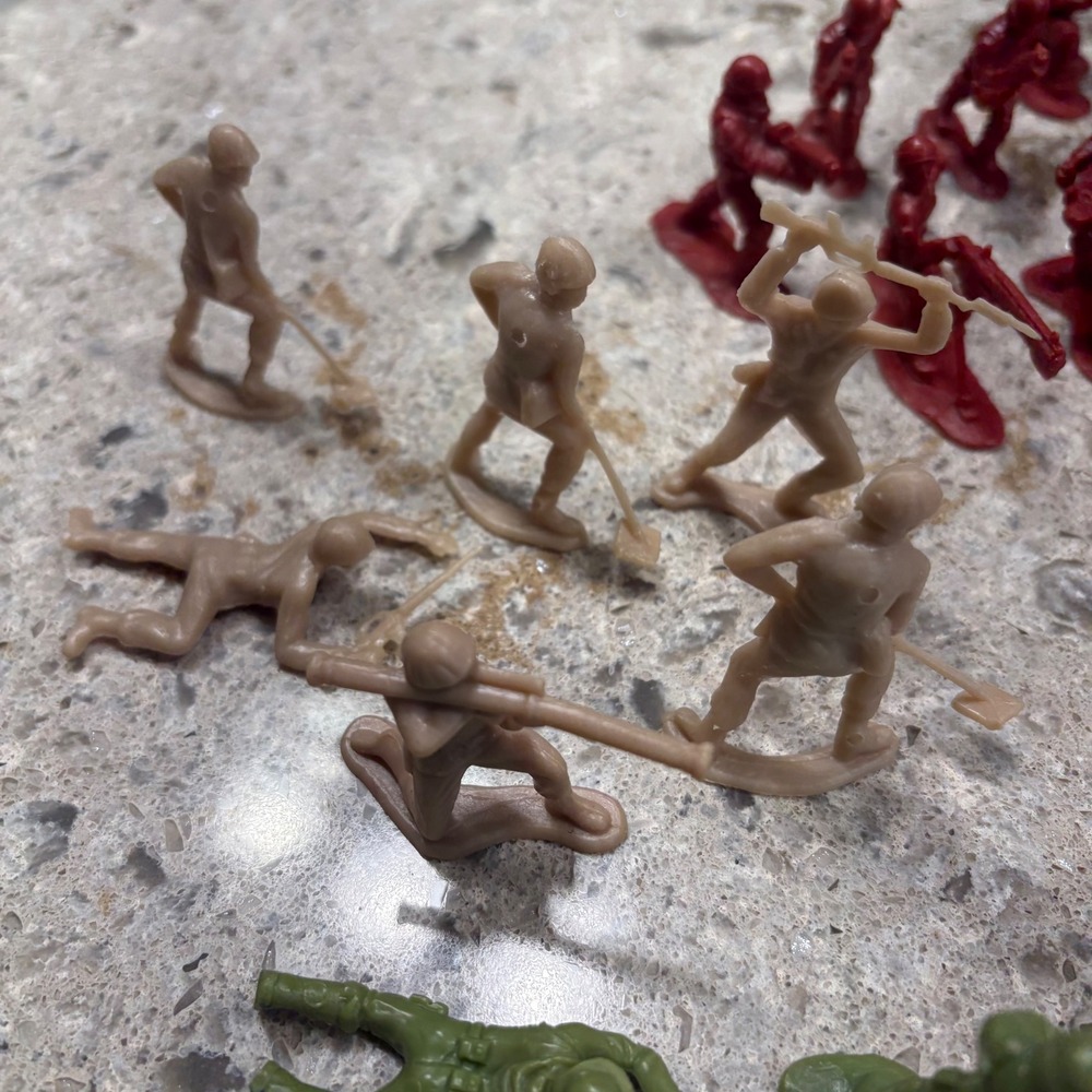 Lot of 56 Toy Soldiers Action Figures Army Men Red Tan Green Tan Figures - Picture 3 of 14